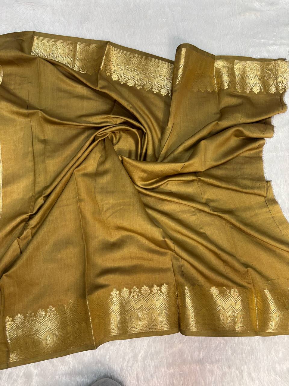 Elegant Off-White & Antique Gold Banarasi Chiniya Silk Saree with Geometric Zari Buta