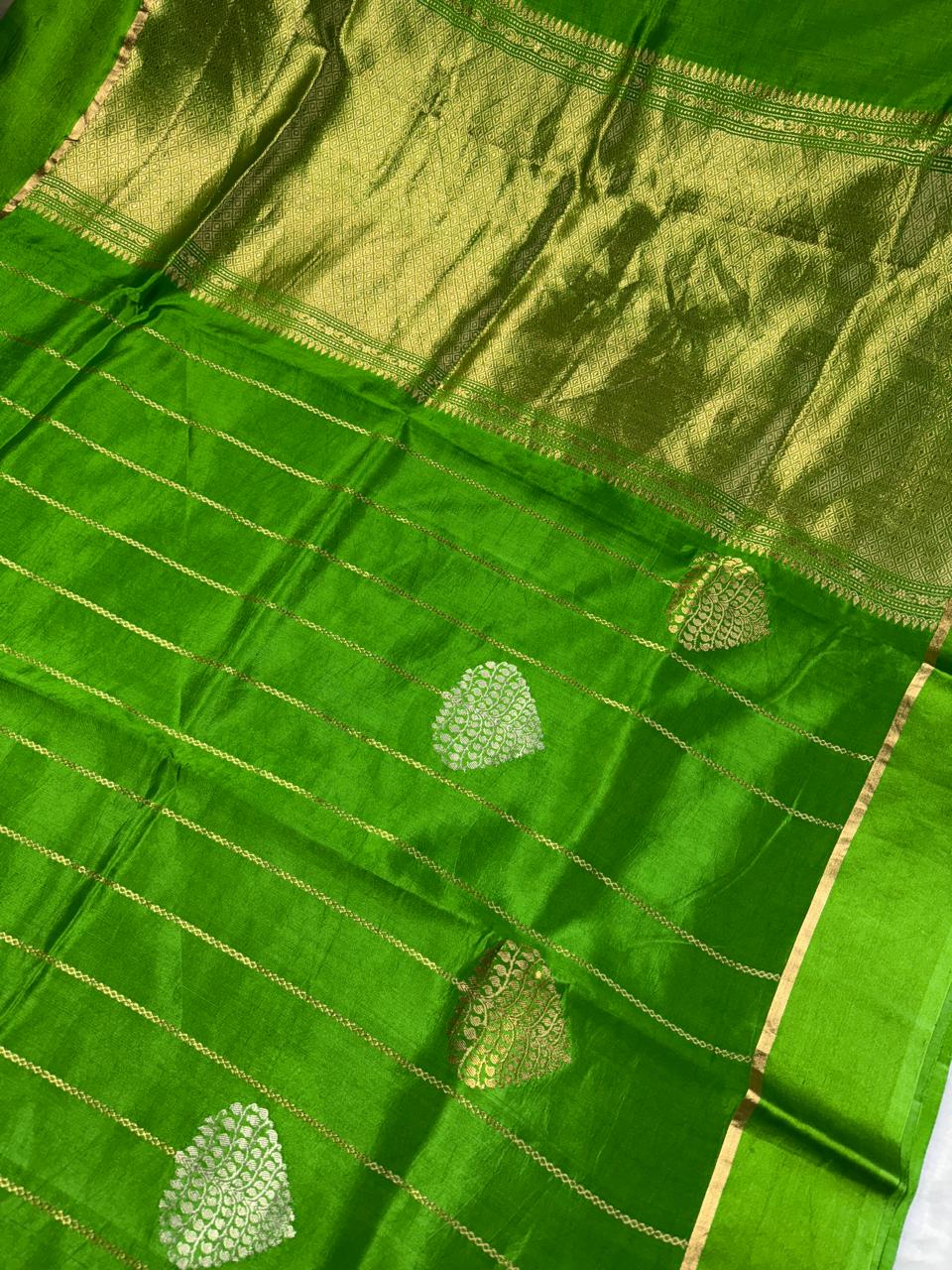 Vibrant Parrot Green Raw Mango Style Handloom Silk Saree