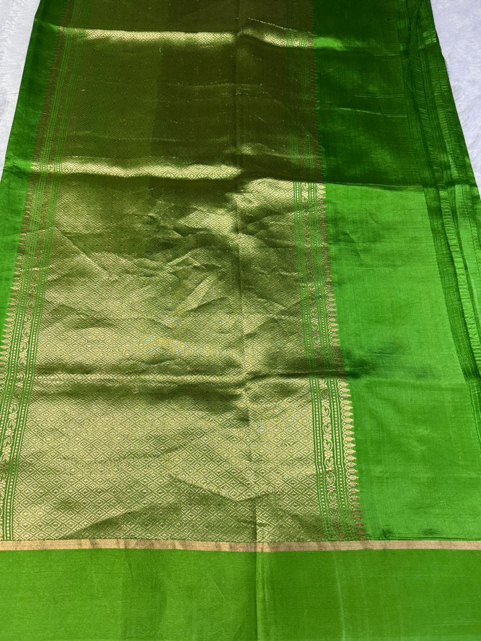 Vibrant Parrot Green Raw Mango Style Handloom Silk Saree