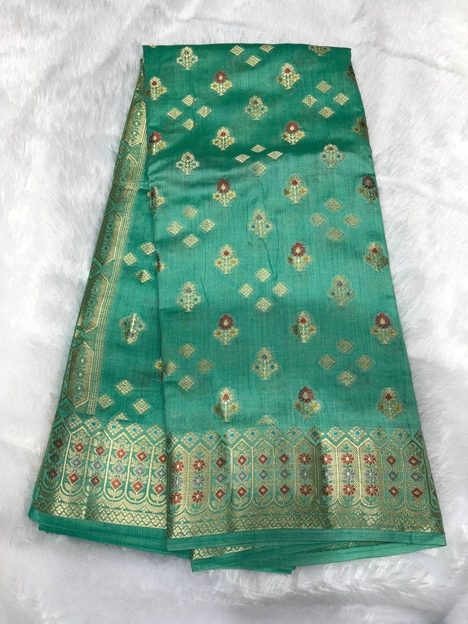 Emerald Green Handloom Chiniya Silk Banarasi Saree with Antique Zari Booti & Rich Border