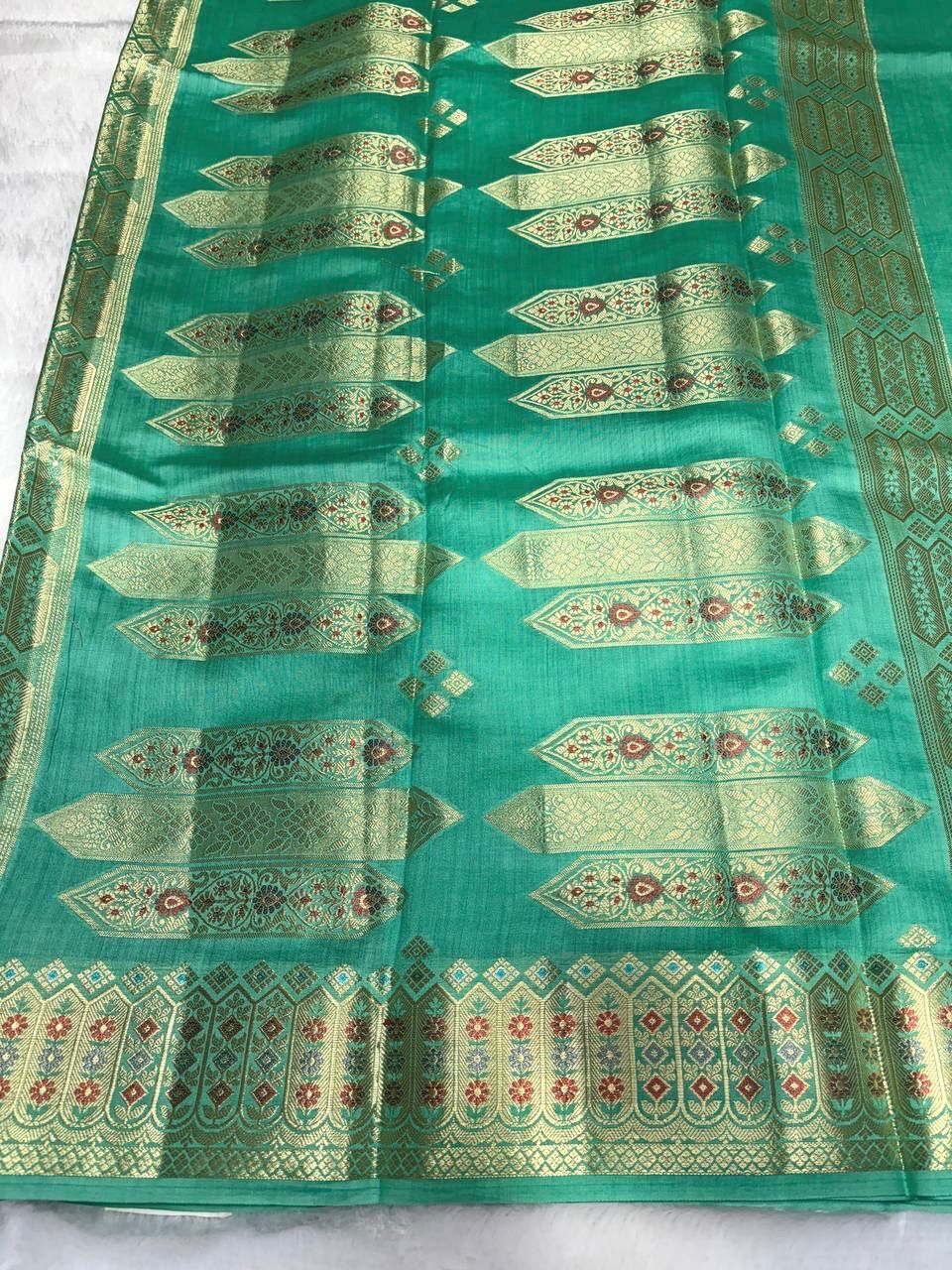 Emerald Green Handloom Chiniya Silk Banarasi Saree with Antique Zari Booti & Rich Border