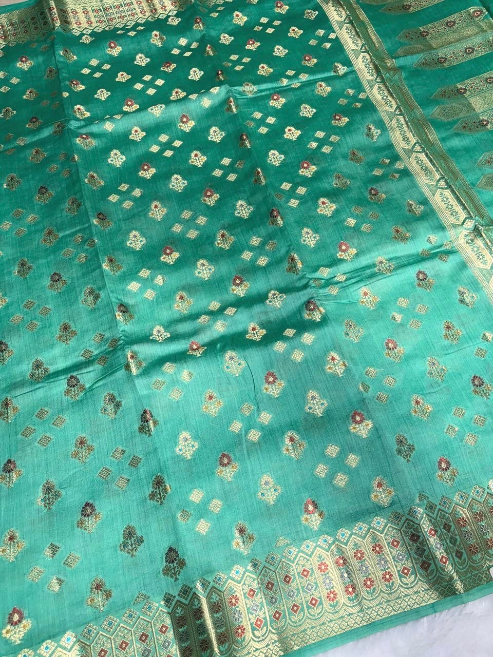 Emerald Green Handloom Chiniya Silk Banarasi Saree with Antique Zari Booti & Rich Border