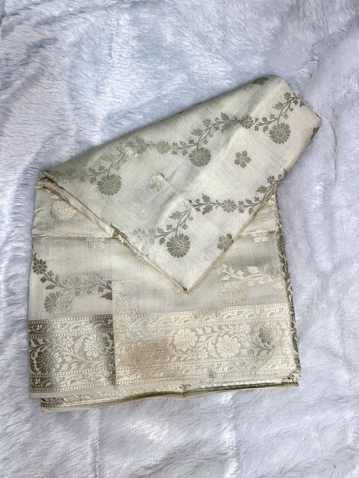 Ivory Munga Silk Saree with Antique Silver Floral 'Bel' and Diamond Jaal Pallu