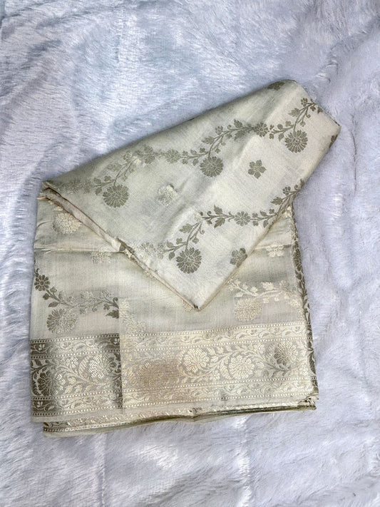 Ivory Munga Silk Saree with Antique Silver Floral 'Bel' and Diamond Jaal Pallu