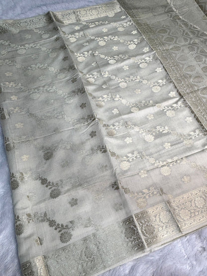 Ivory Munga Silk Saree with Antique Silver Floral 'Bel' and Diamond Jaal Pallu