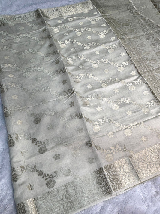 Ivory Munga Silk Saree with Antique Silver Floral 'Bel' and Diamond Jaal Pallu