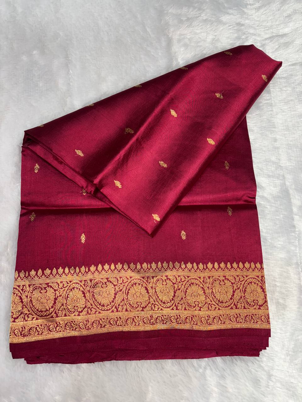 Raw Mango Magenta Handloom Silk Saree with Gold Zari Butis and Traditional Border