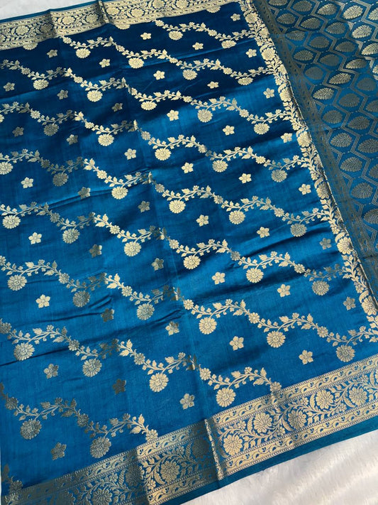 Elegant Peacock Blue Banarasi Chiniya Silk Saree with Floral Jaal and Geometric Pallu