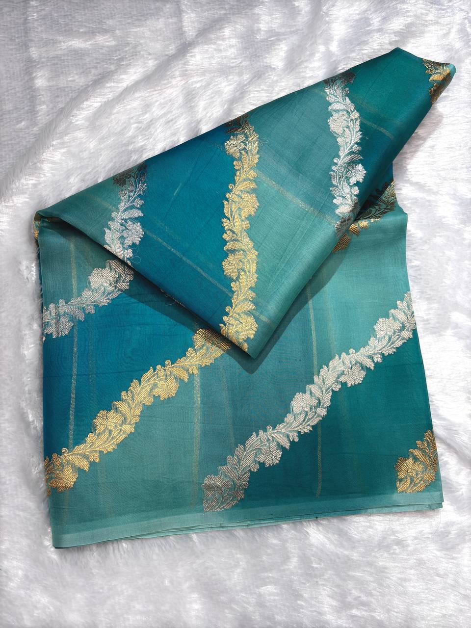 Handwoven Banarasi Kora Silk Rungkaat Saree with Floral Bel and Kadhua Butas