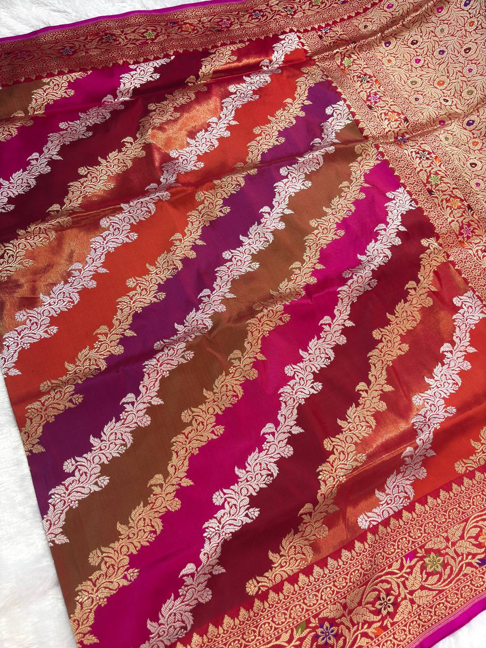 Crimson Red Meenakari Kadhua Leheriya Pure Silk Handloom Banarasi Saree